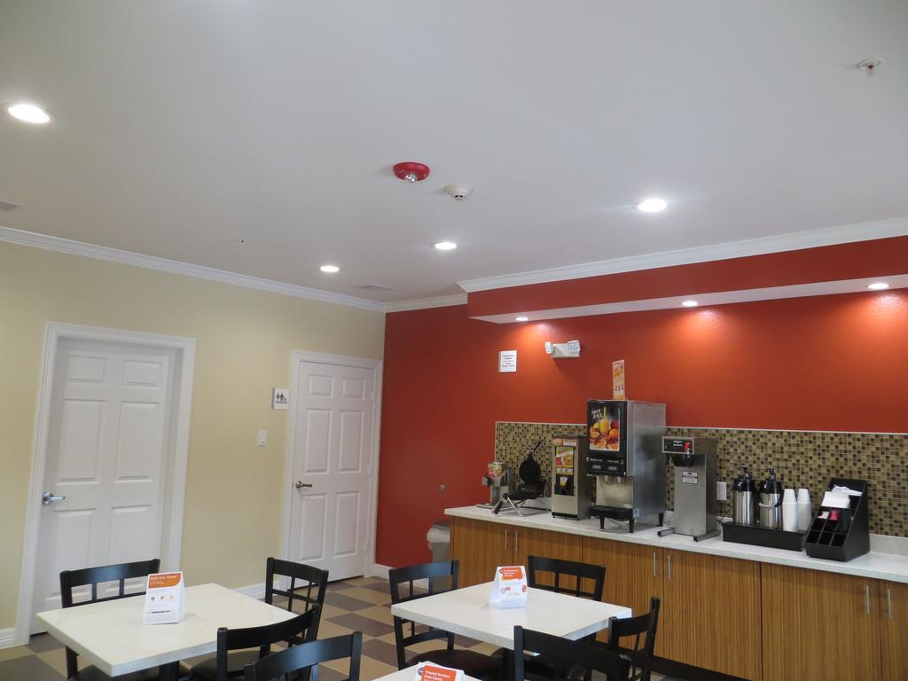 Econo Lodge Inn & Suites Houston Nw-Cy-Fair Jersey Village Экстерьер фото