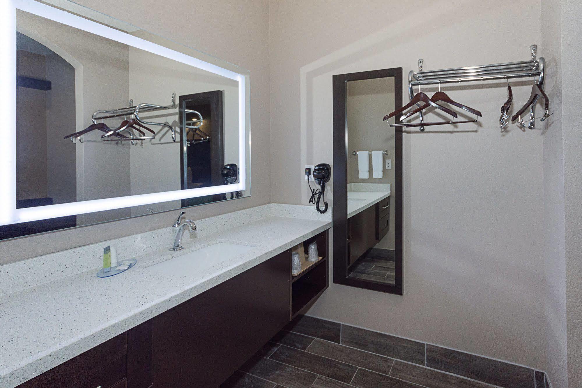Econo Lodge Inn & Suites Houston Nw-Cy-Fair Jersey Village Экстерьер фото